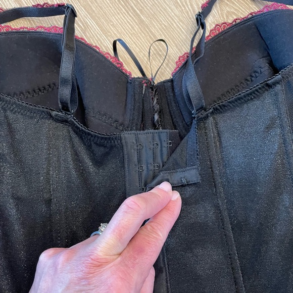 Black and Pink Lace Corset - Picture 6 of 15